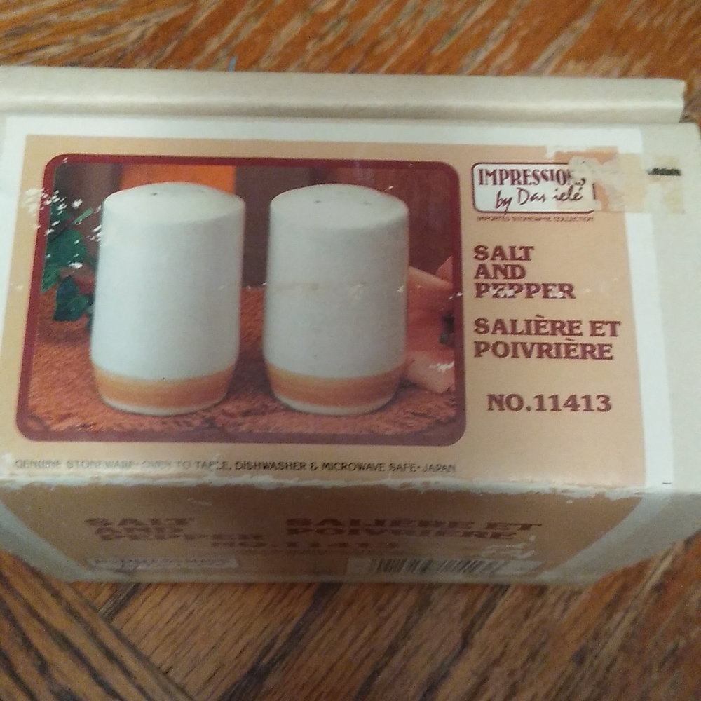 Salt/Pepper shakers